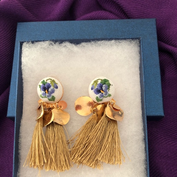 Earrings - Picture 1 of 2